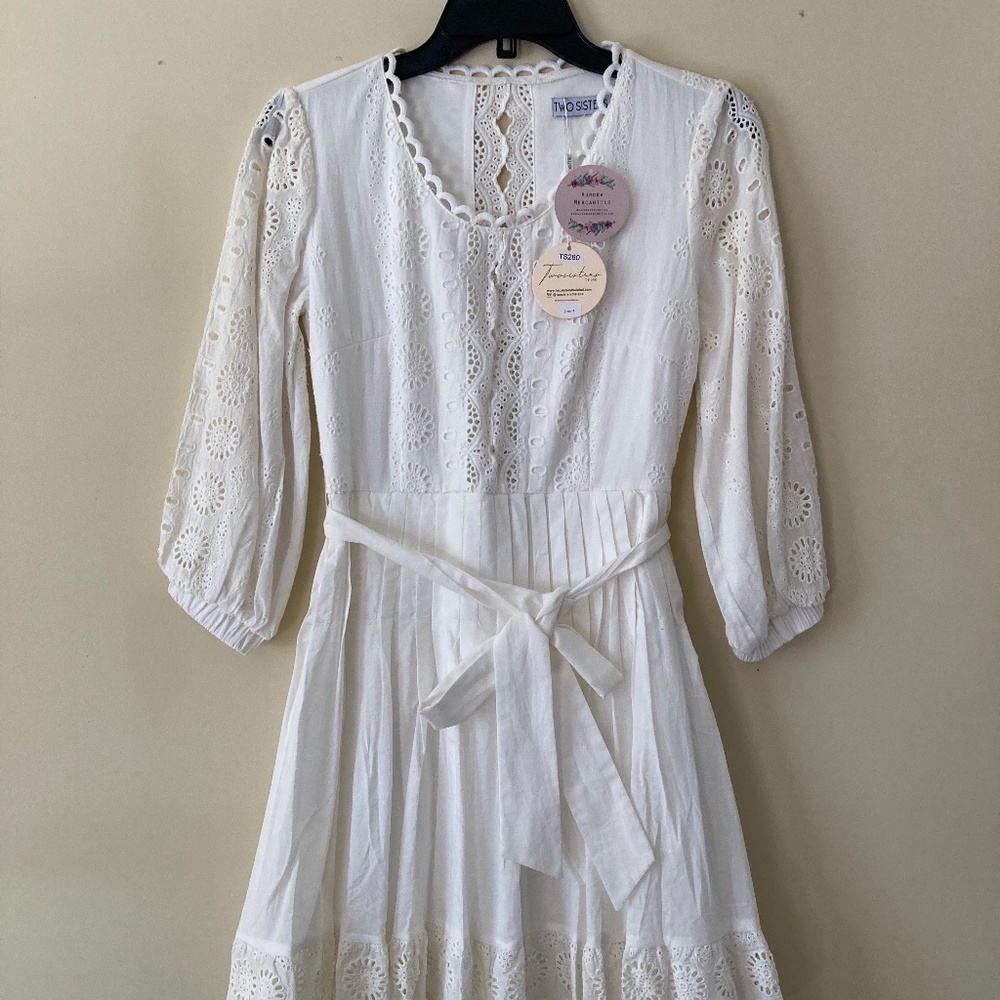 White graduation/confirmation/Easter dress size 4 ladies